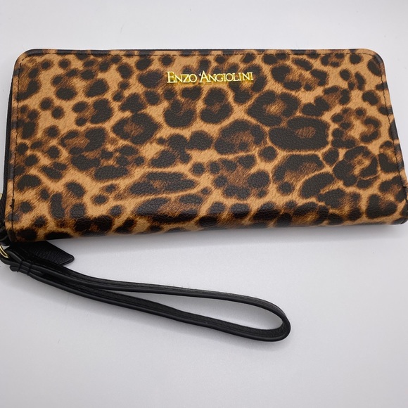 Enzo Angiolini Leopard Wristlet - Picture 1 of 3